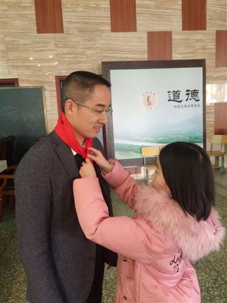 大爱无疆  情系山区——记小学部五年级家长义工课堂