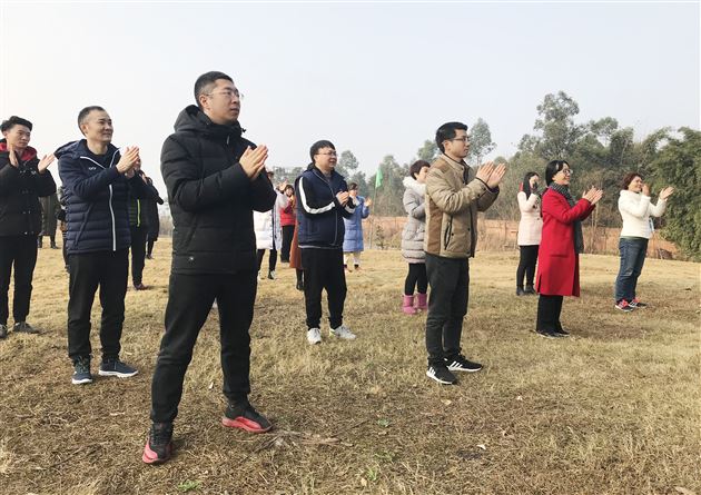 在实践中历练自己 永葆党员的先进性——记成都棠湖外国语学校第一党支部“固定党日”活动