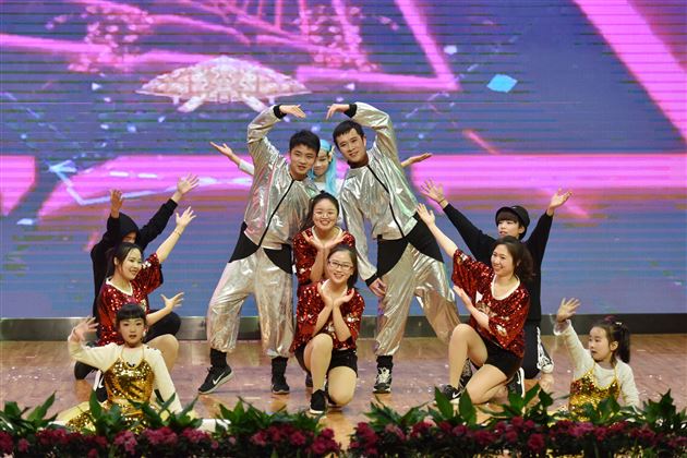 寒冬何须遣酒展豪 联欢自醉撩倒四方——棠外隆重举行2019年教职工迎新春联欢会