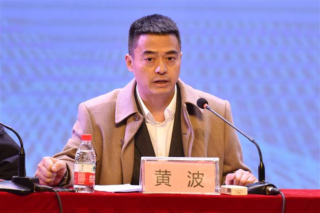 我校隆重举行教职工大会