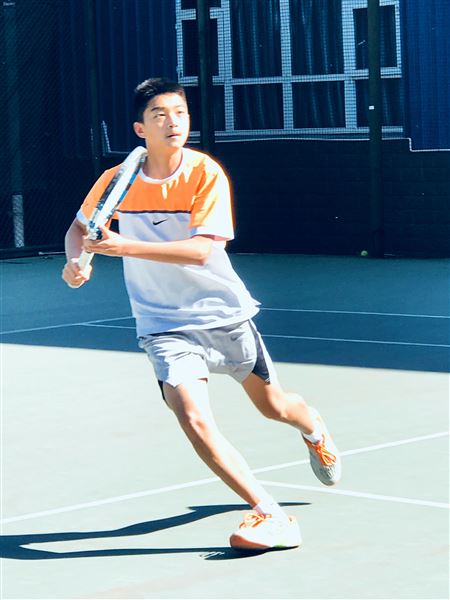 梅花香自苦寒来——记棠外学子冬季网球训练