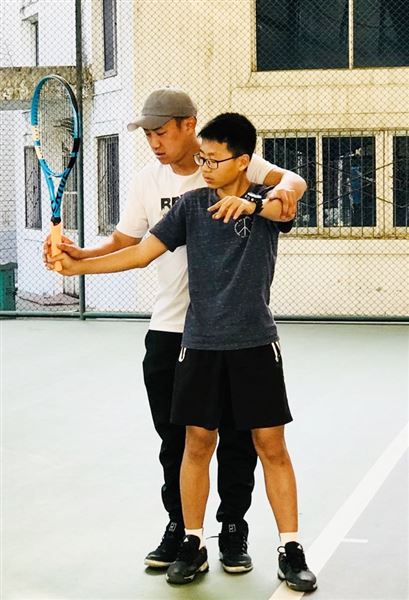 梅花香自苦寒来——记棠外学子冬季网球训练