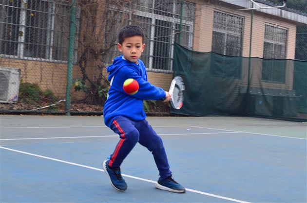 梅花香自苦寒来——记棠外学子冬季网球训练