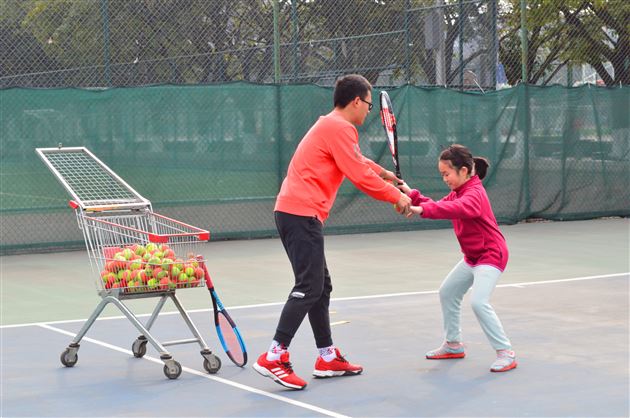 梅花香自苦寒来——记棠外学子冬季网球训练