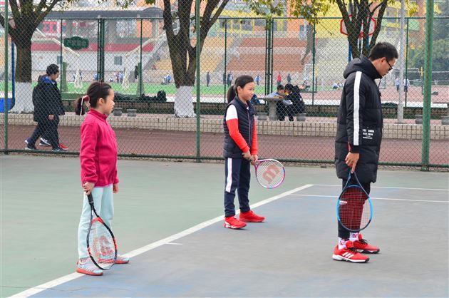 梅花香自苦寒来——记棠外学子冬季网球训练