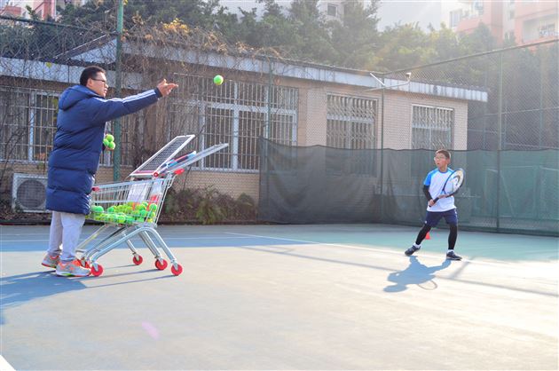 梅花香自苦寒来——记棠外学子冬季网球训练