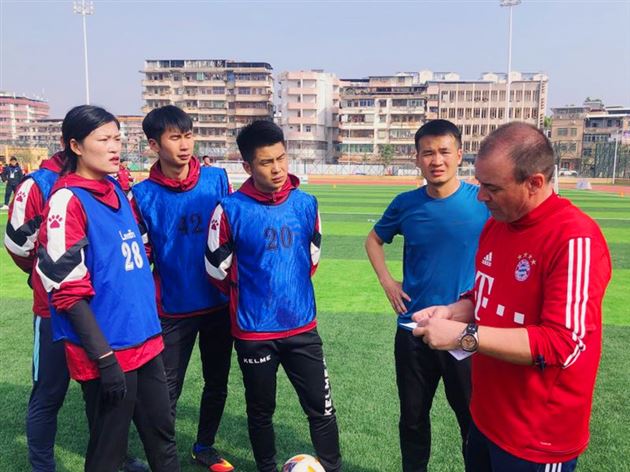 我校辜天佑教练员入选2019年全国青少年校园足球精英教练员,男足队员李雨阳、张奕博入选国家队