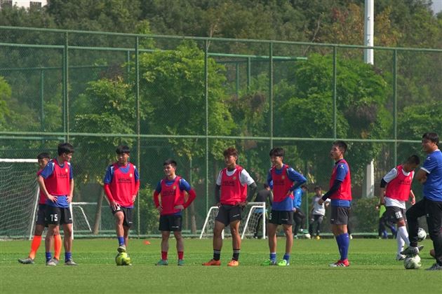 我校辜天佑教练员入选2019年全国青少年校园足球精英教练员,男足队员李雨阳、张奕博入选国家队