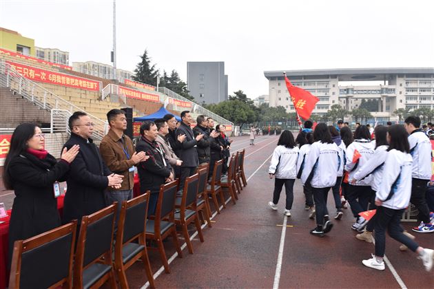 新期启航立壮志 学子威武展雄风——我校高中部举行2018-2019学年度下期开学典礼暨高三百日誓师大会