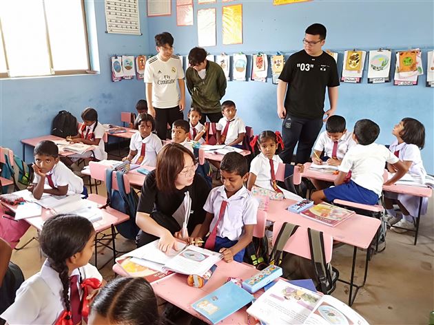 仰望别人，不如脚踏实地做有意义的事——我校国际部斯里兰卡义工之行