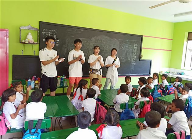 仰望别人，不如脚踏实地做有意义的事——我校国际部斯里兰卡义工之行