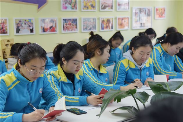 新时代 新风尚 新理念 新形象——我校实验幼儿园师德培训活动