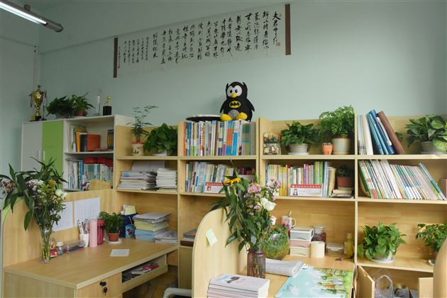 优雅的环境带来美丽的心情——我校初中部开展“文明办公室”评比活动