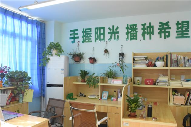 优雅的环境带来美丽的心情——我校初中部开展“文明办公室”评比活动