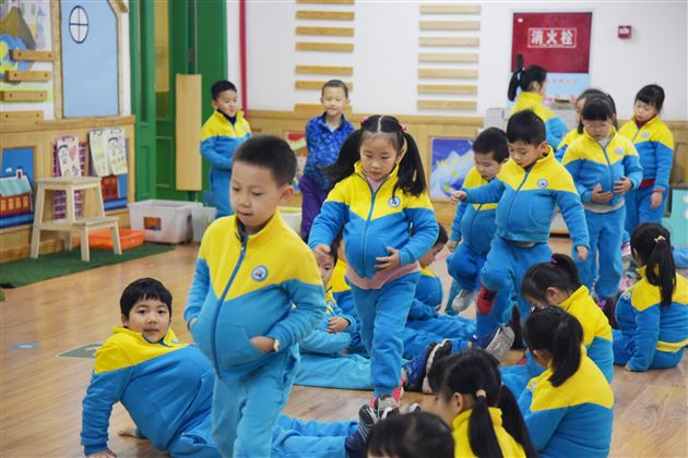 感受“她能量” 提升“她能量”——我校实验幼儿园“三八节”主题活动