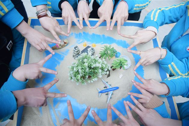 感受“她能量” 提升“她能量”——我校实验幼儿园“三八节”主题活动