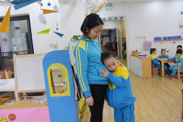 感受“她能量” 提升“她能量”——我校实验幼儿园“三八节”主题活动