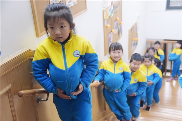 感受“她能量” 提升“她能量”——我校实验幼儿园“三八节”主题活动