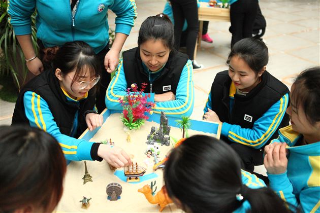 感受“她能量” 提升“她能量”——我校实验幼儿园“三八节”主题活动