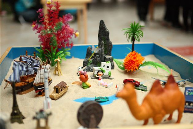 感受“她能量” 提升“她能量”——我校实验幼儿园“三八节”主题活动