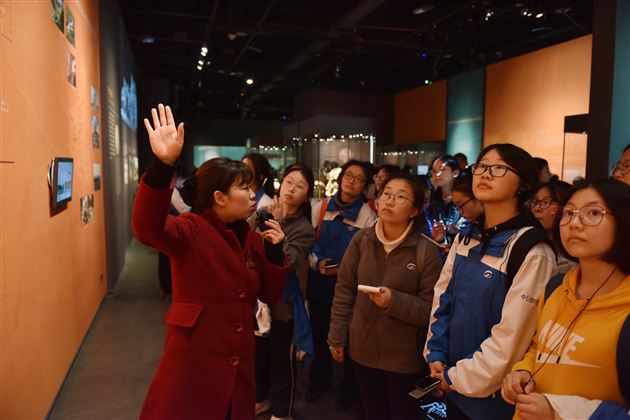 探访古蜀文化 揭开神秘面纱——高中学生走进金沙遗址