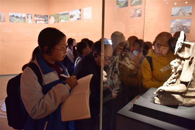 探访古蜀文化 揭开神秘面纱——高中学生走进金沙遗址