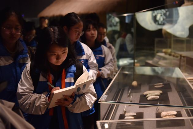 探访古蜀文化 揭开神秘面纱——高中学生走进金沙遗址