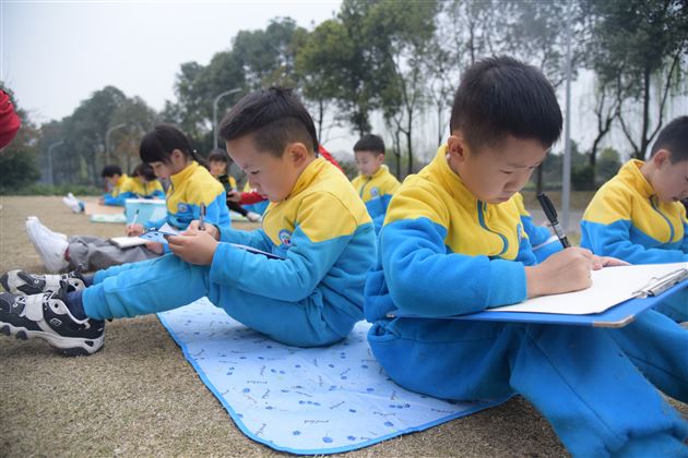 春风十里，不如春色里有个你——我校实验幼儿园举行春游活动