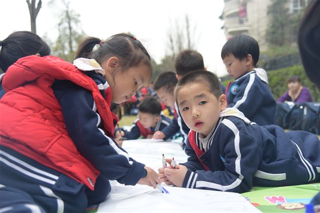 春风十里，不如春色里有个你——我校实验幼儿园举行春游活动