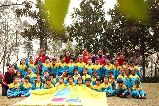 春风十里，不如春色里有个你——我校实验幼儿园举行春游活动