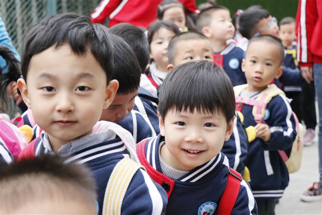 春风十里，不如春色里有个你——我校实验幼儿园举行春游活动