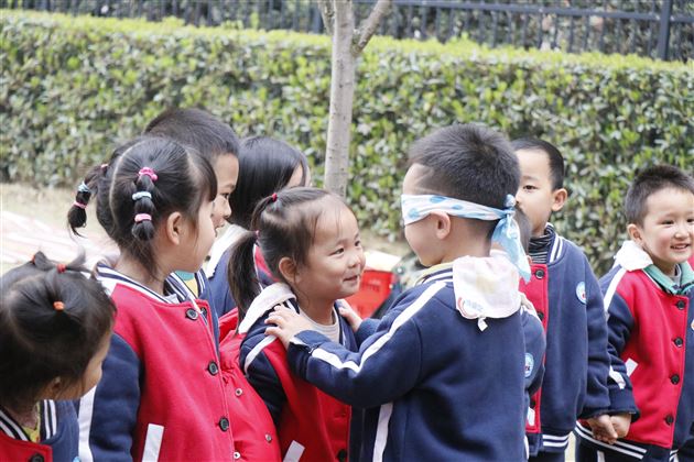 春风十里，不如春色里有个你——我校实验幼儿园举行春游活动