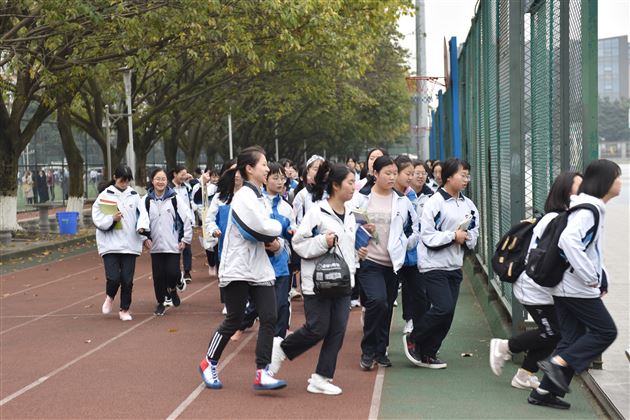 强化安全意识 筑牢生命防线——我校开展师生公寓应急逃生疏散演练