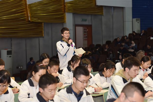 群贤共集话语文 课堂教学展魅力——成都市高三语文教学研讨会在我校顺利召开