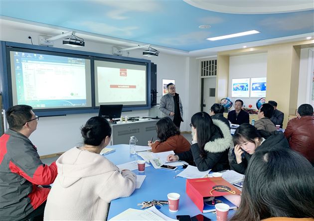 我校高中地理老师黄强受邀为全区作专题讲座