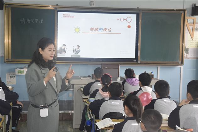 落实立德树人 上好关键课程——初中政治组“明日之星”课堂教学大赛暨“3+1”课例研讨成功举办