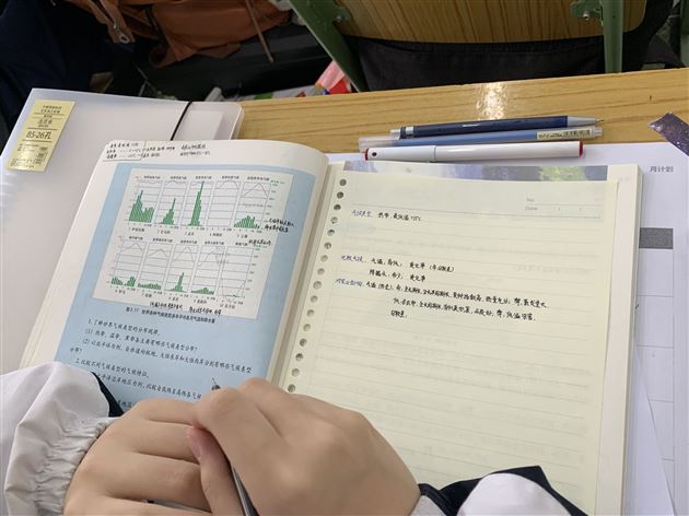 双流区教研员刘光文主任来我校指导高中地理教学