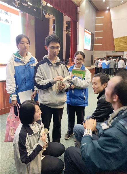 珍爱生命 超越自我——电子科技大学李杰副教授莅临校为2018级开展生命教育