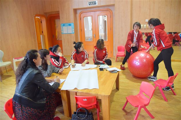 国培计划（2018）——江油市教师培训团队研修项目“影子教师”到我校实验幼儿园跟岗实践培训