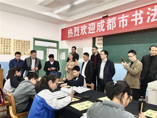 通江县初中学校校长到我校交流访问