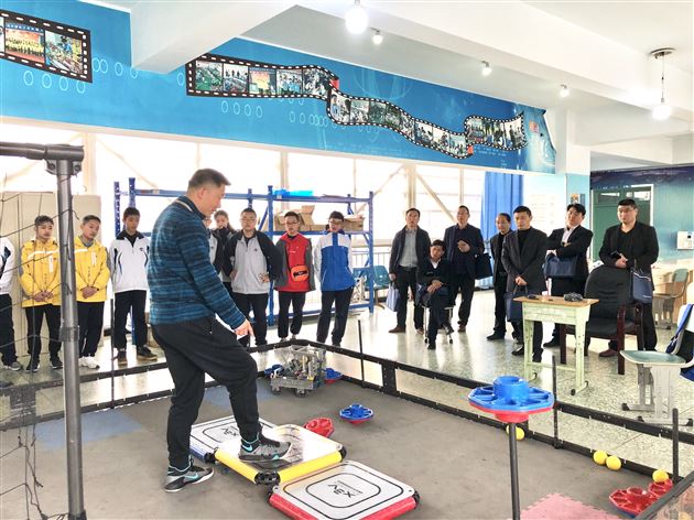 通江县初中学校校长到我校交流访问