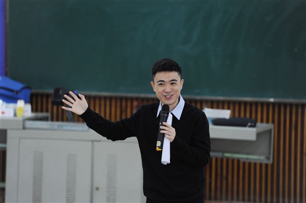 我校邀请四川红十字会智库专家、医学博士张凌做应急医疗救护培训