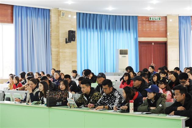 我校邀请四川红十字会智库专家、医学博士张凌做应急医疗救护培训