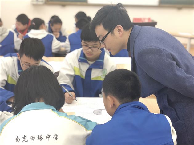 我校初中教师张天涯受邀参加南充“国培计划”送教下乡活动