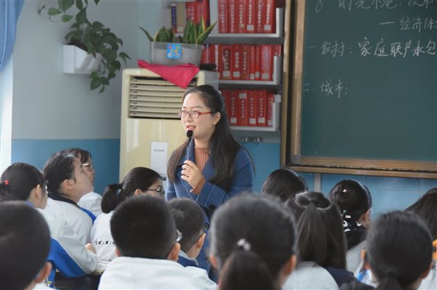 广安市历史骨干教师培训在棠外举行