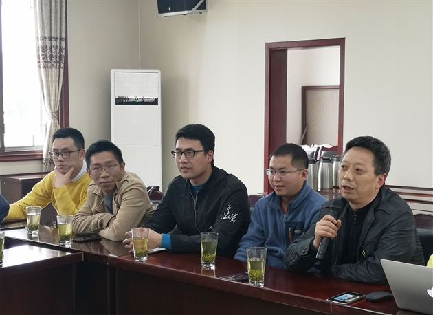 爱国爱校践行劳模精神 凝心聚力争创辉煌业绩——高2016级党小组开展“我爱我的祖国，我爱我的棠外”党工共建活动