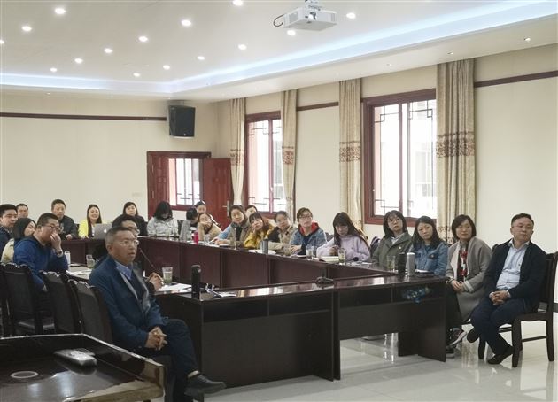 爱国爱校践行劳模精神 凝心聚力争创辉煌业绩——高2016级党小组开展“我爱我的祖国，我爱我的棠外”党工共建活动