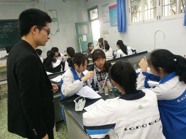 广安市初中化学骨干教师到棠外学习交流
