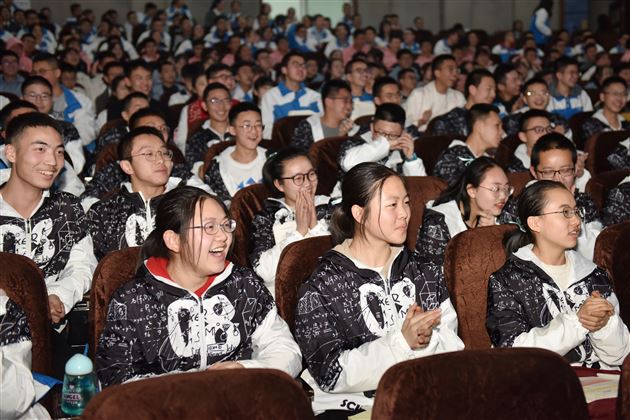 吟唱经典诗词 奏响青春乐章——棠外2019级初高中班级歌咏比赛成功举办