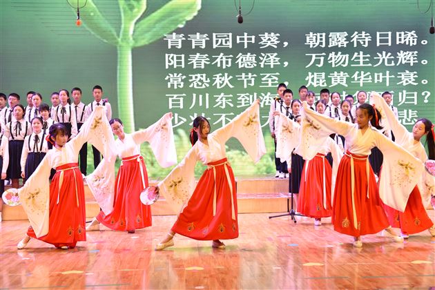 吟唱经典诗词 奏响青春乐章——棠外2019级初高中班级歌咏比赛成功举办